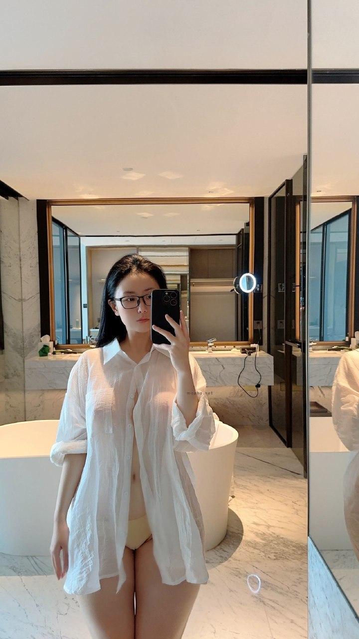 俏妞qiaoniuTT – 浴室性感自拍丁丁裤【20P】